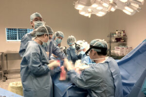 What happens during a 10-hour surgery in the operation theatre?