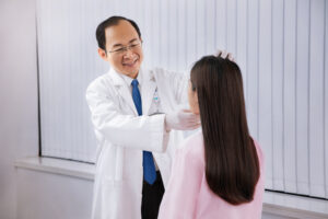 Câu chuyện ‘Đứng trước sinh tử’ – Kỳ 2: Bác sĩ Nguyễn Quảng Đại: Y thuật chính là y đức của bác sĩ