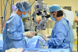 FV hợp tác với Chuyên gia giác mạc hàng đầu thế giới từ Singapore