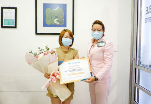 The First Lucky Customer in 2021 wins VND 15 Million in the FV Hospital Service Quality Survey Lucky Draw