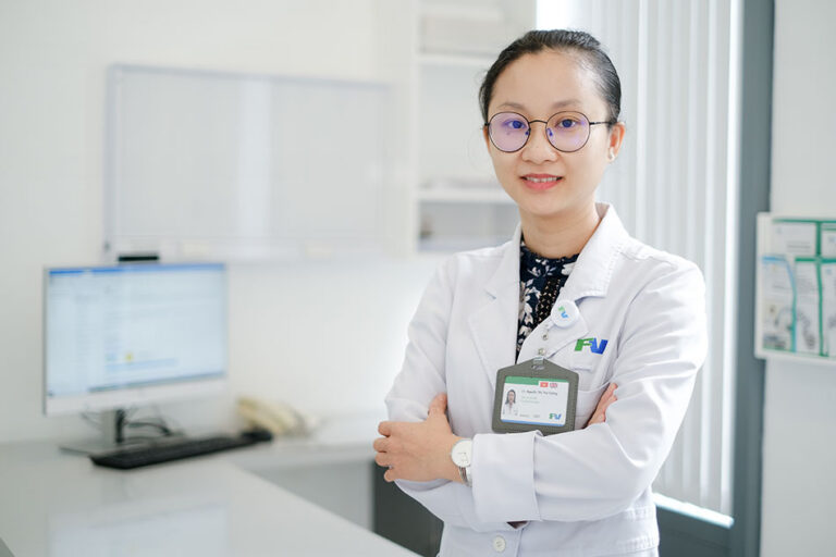 Doctor Nguyen Thi Thu Huong joins the team of the Endocrinology Unit, of the Internal Medicine Department