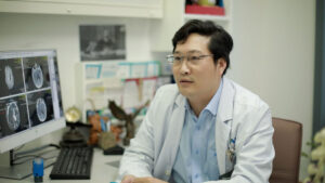 FV Doctors Save a Foreign Traveler to Vietnam After He Falls into a Coma at His Hotel