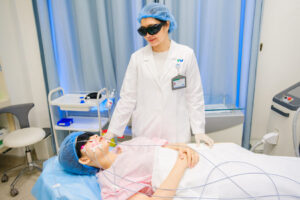 Laser Acupuncture and Acupoint Injection Therapy – FV Hospital’s Traditional Medicine Department Updates with Modern Treatment Methods for Various Conditions