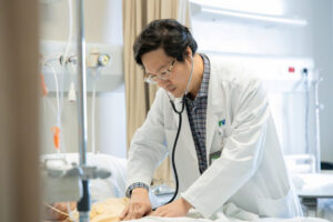 Dr Nguyen Manh Hung: ‘Treating Patients like Family Is a Certainty’