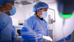 Nút mạch khớp gối: Giải pháp giảm đau không phẫu thuật cho người mắc thoái hóa khớp