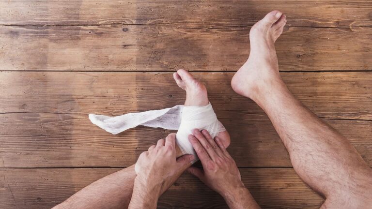 Chấn thương cổ chân bao lâu khỏi? Cách giúp người bị chấn thương cổ chân nhanh phục hồi