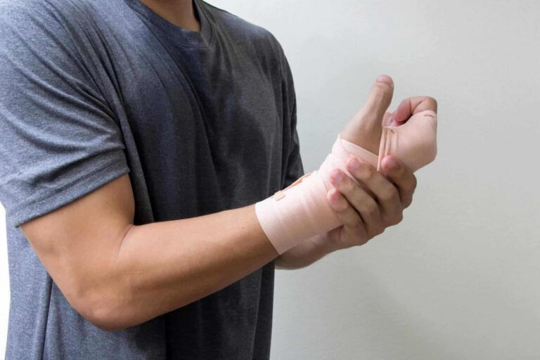Chấn thương cổ tay bao lâu khỏi? Mẹo giúp chữa khỏi chấn thương cổ tay nhanh nhất
