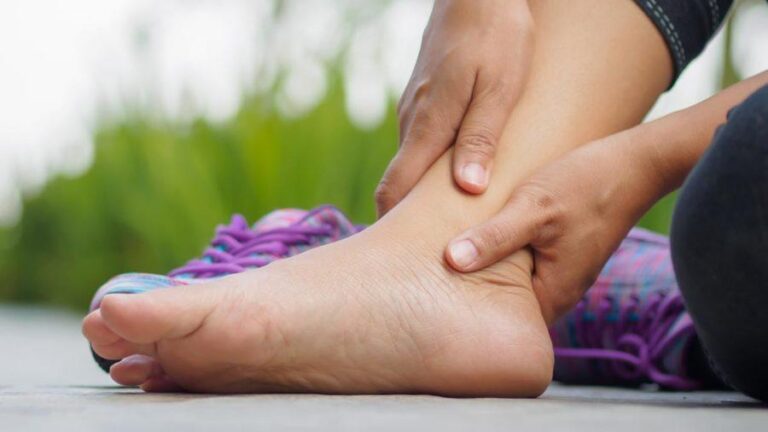 Chấn thương lật cổ chân: Dấu hiệu và cách xử lý tốt nhất!