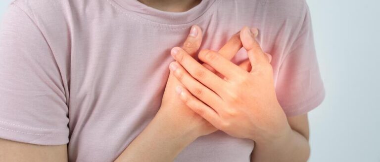 9 Dấu hiệu nhồi máu cơ tim thường gặp nhất