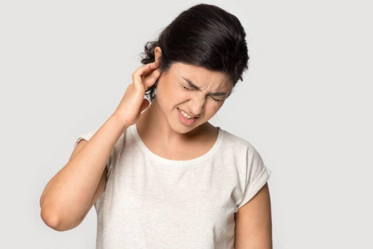 Viêm tai giữa có nguy hiểm không? Sự thật về bệnh viêm tai giữa