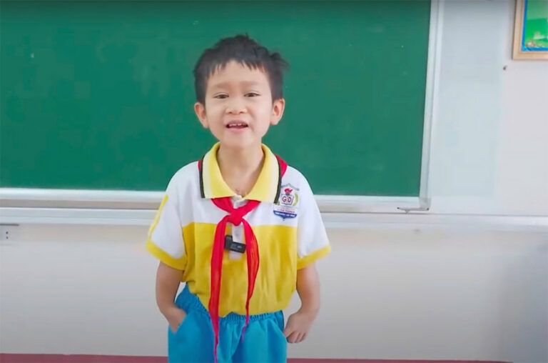 Hành trình tìm lại đôi tay lành lặn, Chắp cánh ước mơ cho cậu bé mê hát dân ca
