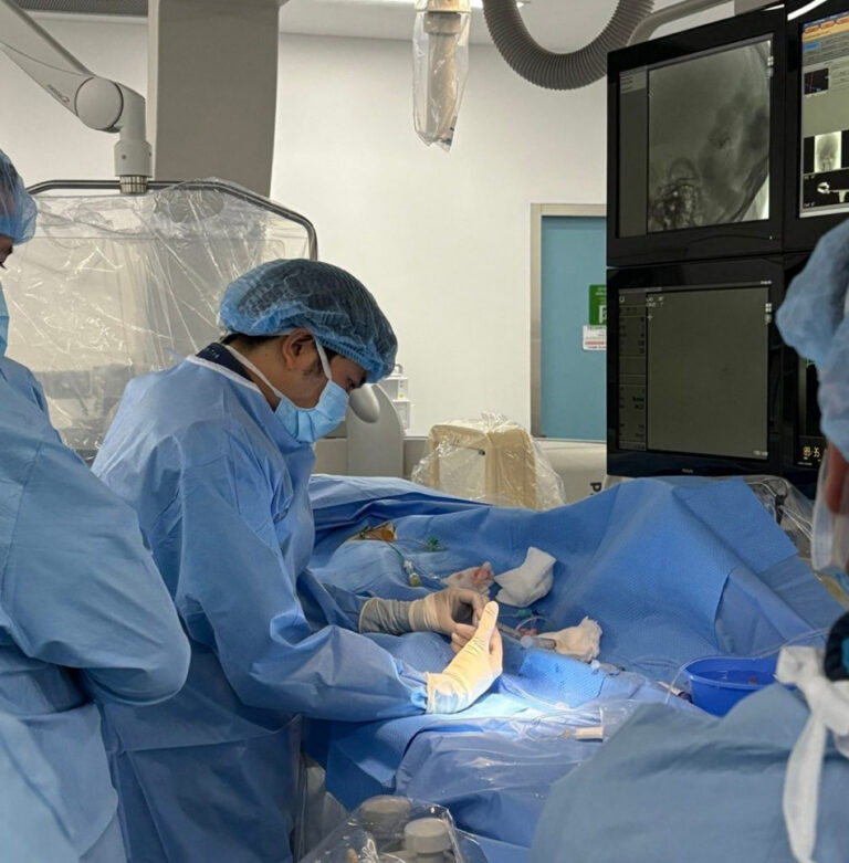 Suýt mù vì bệnh lạ, được chữa kịp thời bằng phương pháp thuyên tắc mạch