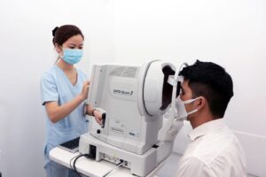 Cận bao nhiêu độ thì được mổ mắt? Những lưu ý quan trọng trước khi quyết định phẫu thuật