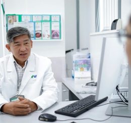 Ba cuộc phẫu thuật giành lại sự sống cho cụ bà 88 tuổi mắc căn bệnh hiếm gặp...