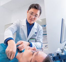 Bác sĩ Đặng Đình Minh Thanh: Người đưa 'bàn tay robot' chạm đến những ca mổ khó...