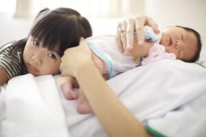 Nuôi con bằng sữa Mẹ