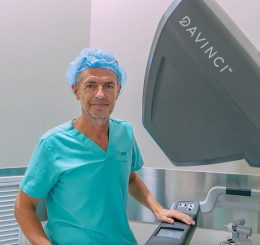 Dr Robert Riche: The da Vinci Xi Robot Enhances the Chances of Preserving Motherhood...