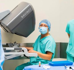 Female Pharmacist Overcomes Stage 3 Lung Cancer Thanks to Robotic Surgery and Expert Care ...