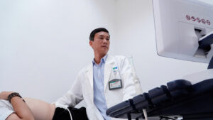 Dr Do Quang Minh: Conquering complex urological surgeries with the da Vinci Xi “robot assistant”