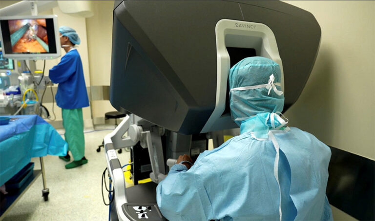 FV Hospital Successfully Removes Large Gastric Tumour using da Vinci Xi Robotic Surgery