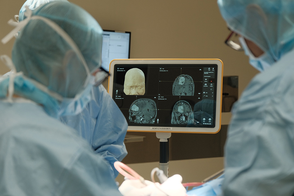 Successful brain tumour surgery for patient in her 30s using advanced Navigation technology