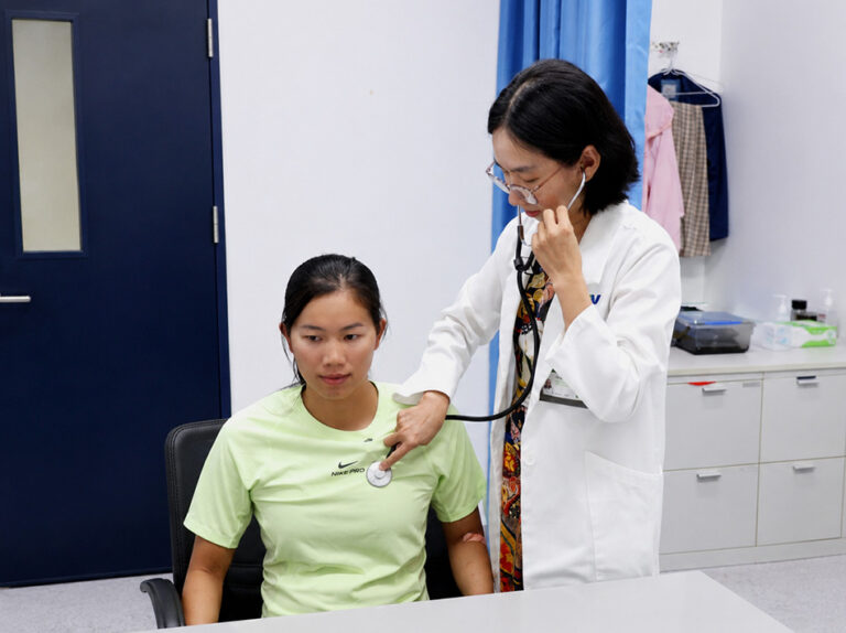 Swimmer Anh Vien chooses FV Hospital for intensive health check-up, detecting early potential risks through a multidisciplinary approach