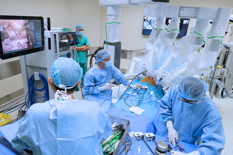 Stage 4 gastric cancer patient regains ability to eat within a week following robotic-assisted total gastrectomy at FV Hospital