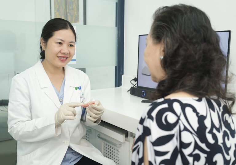 Hướng dẫn chăm sóc hàm giả